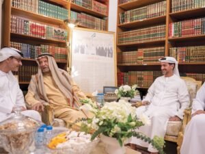 هزاع بن زايد يزور أحمد خليفة السويدي ويتبادلان التهاني بمناسبة شهر رمضان
