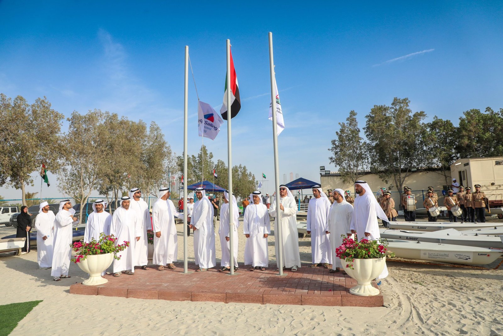 أحمد بن حمدان يرفع علم اعتماد نادي الحمرية "مركز تدريب دولي" للشراع الحديث 1 أحمد بن حمدان يرفع علم اعتماد نادي الحمرية "مركز تدريب دولي" للشراع الحديث