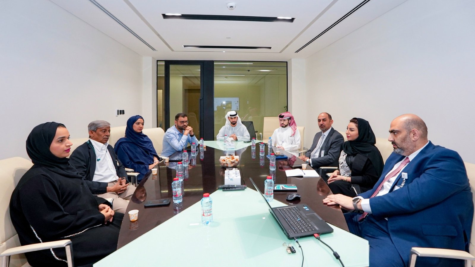بلدية أبوظبي تطلع وفد بلدية الفجيرة على تجربتها المميزة في تطوير أنظمة إنارة الطرق 1 بلدية أبوظبي