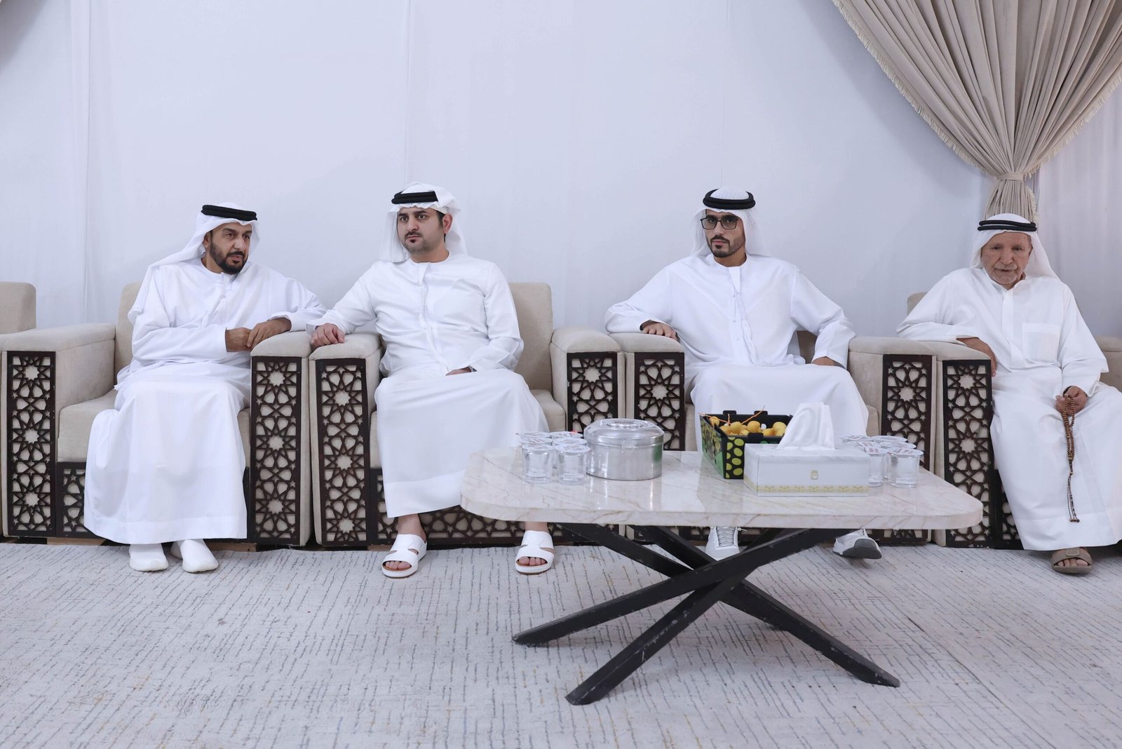 مكتوم بن محمد يقدّم واجب العزاء في وفاة عوشه بنت مكتوم 1 مكتوم بن محمد يقدّم واجب العزاء في وفاة عوشه بنت مكتوم