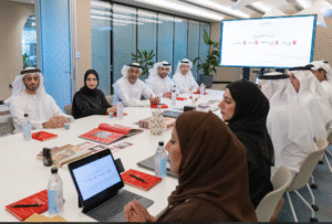 أحمد بن محمد يلتقي المشاركين في "برنامج القيادات الإعلامية"