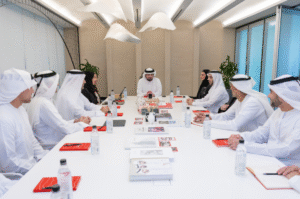 أحمد بن محمد يلتقي المشاركين في "برنامج القيادات الإعلامية"