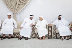 أحمد بن محمد يقدّم واجب العزاء في وفاة مبارك سعيد مرخان