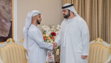 ولي عهد الفجيرة يلتقي أحمد الكعبي الحاصل على سيف الشرف من كلية راشد بن سعيد آل مكتوم البحرية