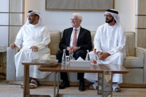 مكتوم بن محمد يلتقي رئيس مجلس إدارة "MGM Resorts" العالمية