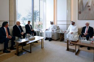 مكتوم بن محمد يلتقي رئيس مجلس إدارة "MGM Resorts" العالمية