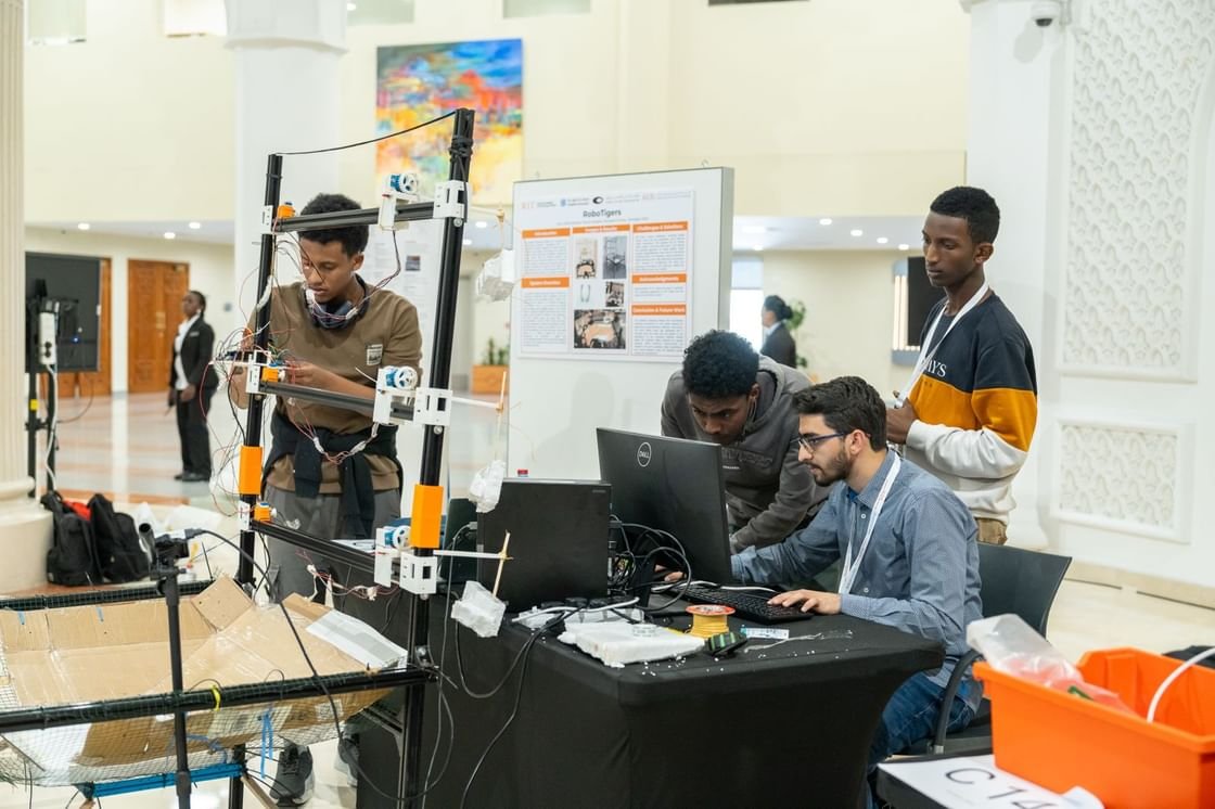 "أمريكية الشارقة" تستضيف فعاليات النسخة الثالثة من مسابقة الروبوتات الجامعية 1 "أمريكية الشارقة" تستضيف فعاليات النسخة الثالثة من مسابقة الروبوتات الجامعية