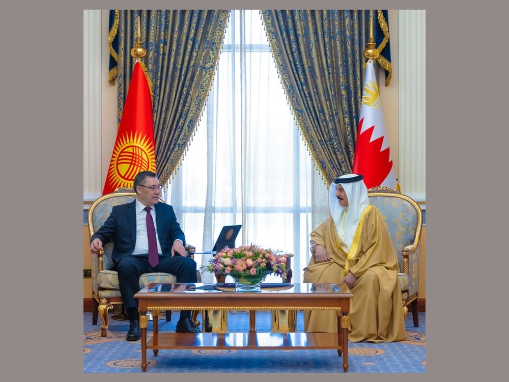 العاهل البحريني ورئيس قيرغيزستان يبحثان المستجدات الاقليمية والدولية 1 العاهل البحريني ورئيس قيرغيزستان يبحثان المستجدات الاقليمية والدولية