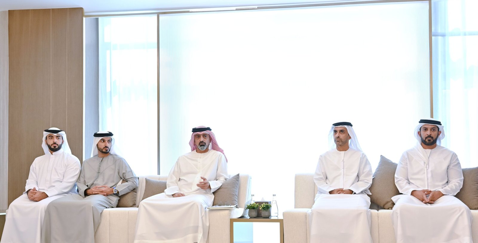 عمار بن حميد يترأس لقاء قيادات الحكومة الرائدة ويؤكد: "عجمان للناس" التزام حقيقي وعمل مستمر 1 عمار بن حميد يترأس لقاء قيادات الحكومة الرائدة ويؤكد: "عجمان للناس" التزام حقيقي وعمل مستمر