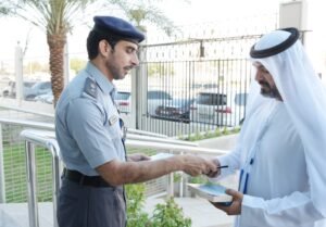 شرطة أبوظبي وبنك أبوظبي الأول ينفذان مبادرة "كلنا نقرأ" لتعزيز ثقافة القراءة