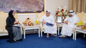 محمد الشرقي يطلع على التقرير النهائي لمهرجان الفجيرة الدولي للمونودراما