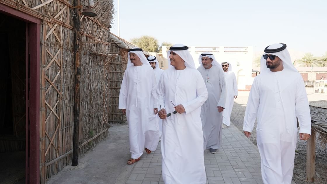 سالم بن سلطان القاسمي يتفقد أجنحة مهرجان الوفاء في رأس الخيمة 1 سالم بن سلطان القاسمي يتفقد أجنحة مهرجان الوفاء في رأس الخيمة