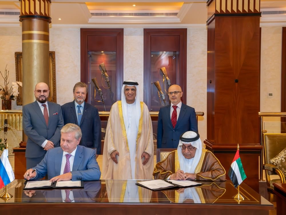 سعود بن صقر يشهد توقيع اتفاقية بين حكومتي رأس الخيمة و مدينة موسكو 1 سعود بن صقر يشهد توقيع اتفاقية بين حكومتي رأس الخيمة و مدينة موسكو