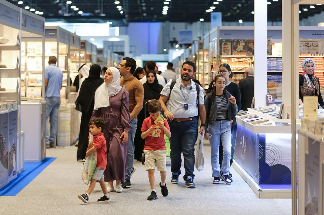 "أبوظبي الدولي للكتاب" يثري تجربة الزوار ببرامج وأركان ثقافية مبتكرة 1 "أبوظبي الدولي للكتاب" يثري تجربة الزوار ببرامج وأركان ثقافية مبتكرة
