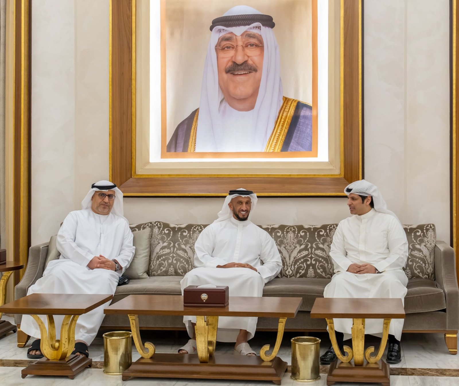 وزير الإعلام الكويتي يستقبل عبد الله آل حامد ويشيد بإمكانات الإمارات الإعلامية 1 وزير الإعلام الكويتي يستقبل عبد الله آل حامد ويشيد بإمكانات الإمارات الإعلامية