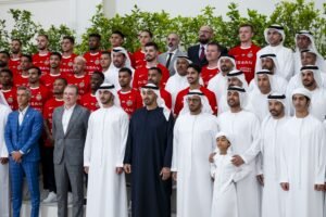 رئيس الدولة يستقبل فريق شباب الأهلي