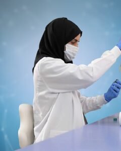 إنجاز عالمي.. المختبر الكيميائي بدائرة "قضاء أبوظبي" يكتشف مادة مخدرة جديدة ويوثقها دولياً