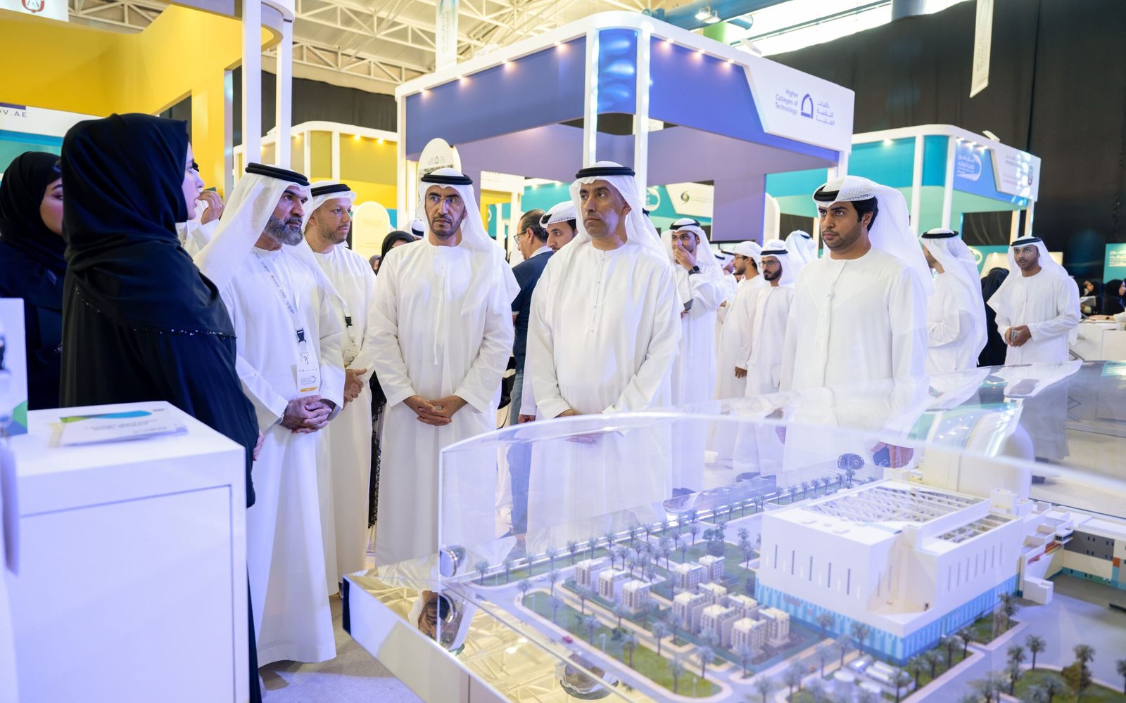 إقبال كبير على فعاليات معرض طموح الظفرة للتوظيف 2025 1 إقبال كبير على فعاليات معرض طموح الظفرة للتوظيف 2025