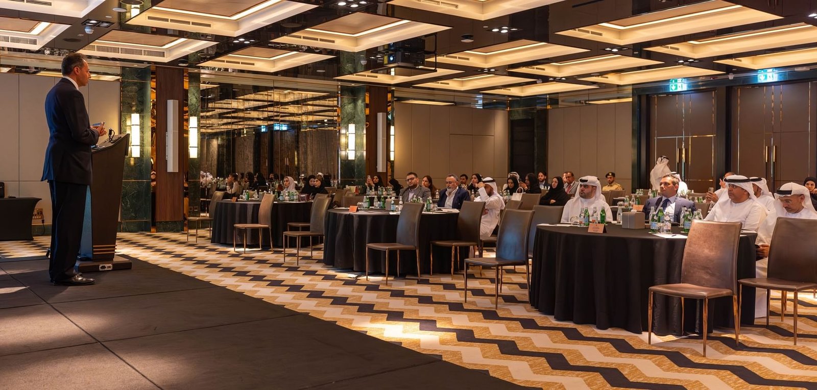 تعاون بين دائرة الاقتصاد والسياحة و"مالية دبي" لإطلاق برنامج "قيمة دبي" للارتقاء بواقع التصنيع المحلي 1 تعاون بين دائرة الاقتصاد والسياحة و"مالية دبي" لإطلاق برنامج "قيمة دبي" للارتقاء بواقع التصنيع المحلي