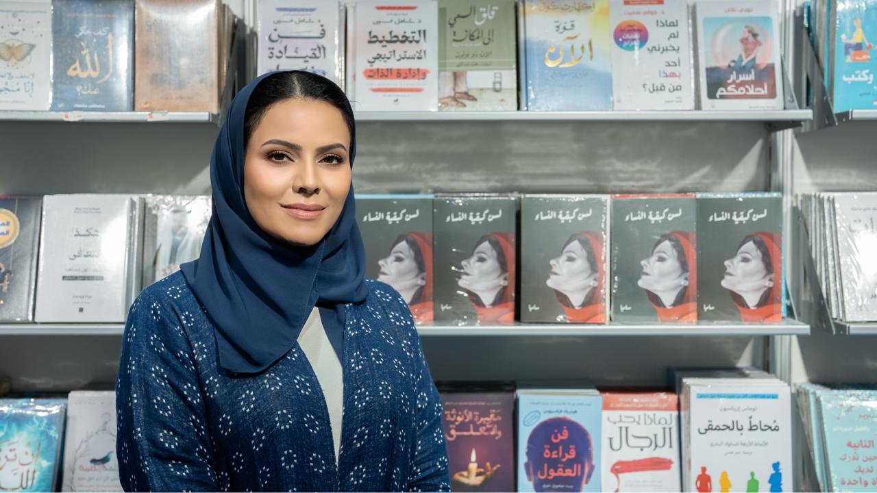 الكاتبة السعودية سامية الحربي توقع "لسن كبقية النساء" في معرض أبوظبي للكتاب 1 سامية الحربي
