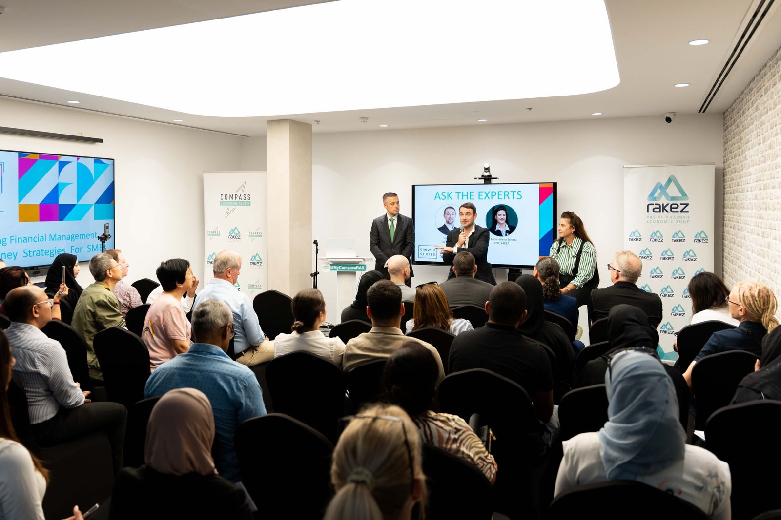 "راكز" تمكن الشركات الصغيرة والمتوسطة بإستراتيجيات الإدارة المالية الذكية 1 "راكز" تمكن الشركات الصغيرة والمتوسطة بإستراتيجيات الإدارة المالية الذكية