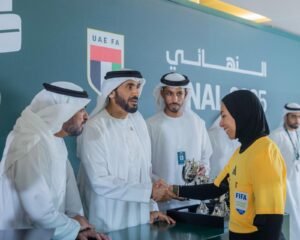 نهيان بن زايد يُتوج شباب الأهلي بكأس رئيس الدولة لكرة القدم