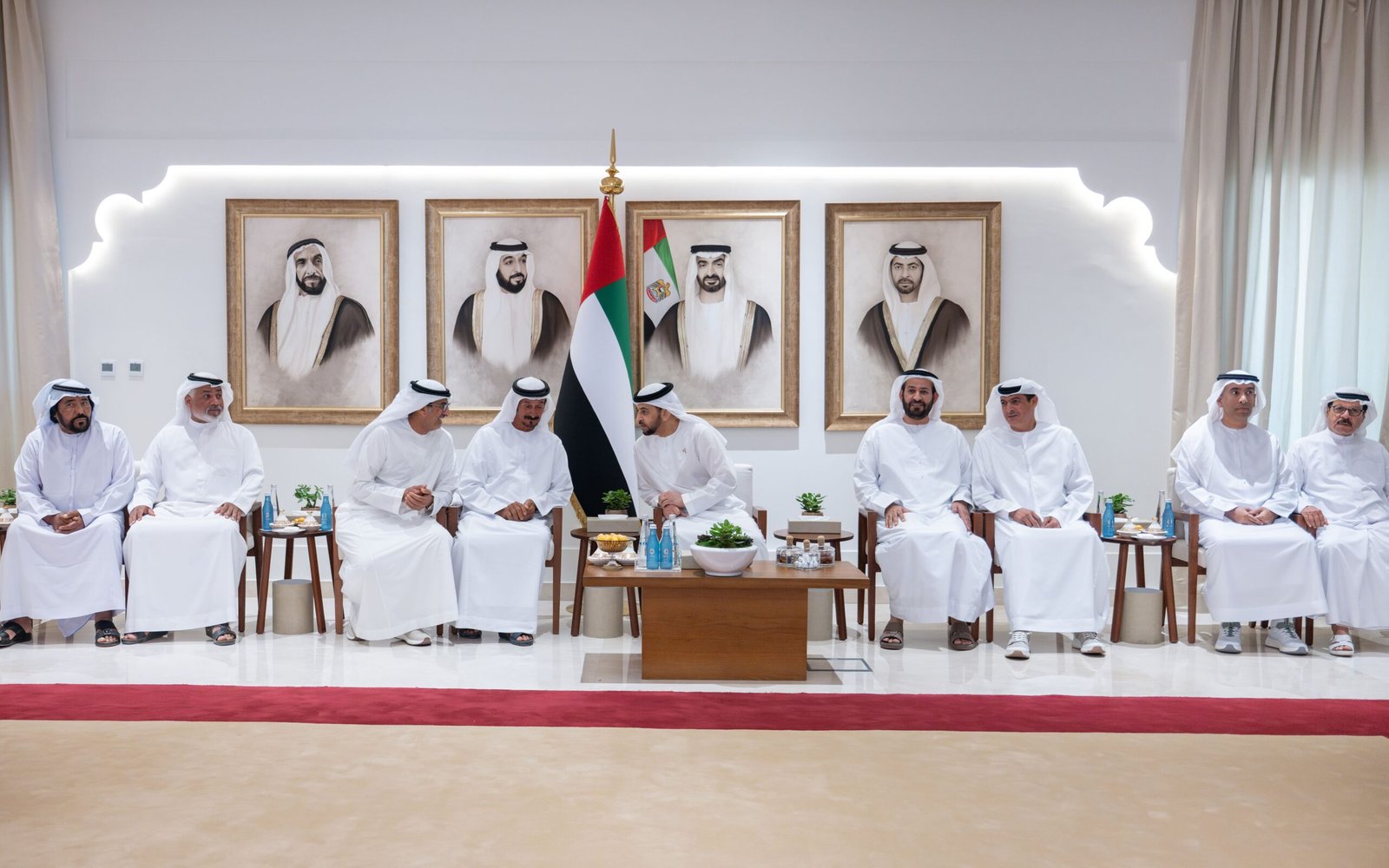 حمدان بن زايد يزور جزيرة دلما ويلتقي المواطنين 1 حمدان بن زايد يزور جزيرة دلما ويلتقي المواطنين