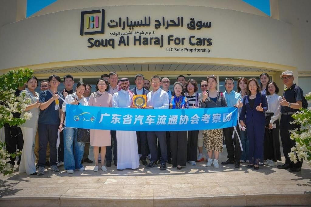 سوق الحراج بالشارقة يبحث التعاون مع وفد صيني من جمعية تجار السيارات