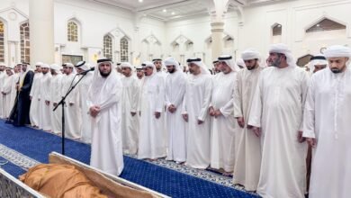 حاكم عجمان يؤدي صلاة الجنازة على جثمان حمد راشد النعيمي