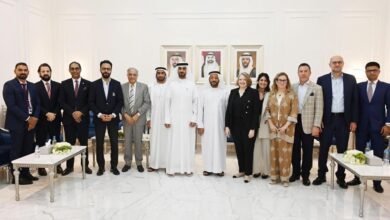 غرفة الشارقة" تبحث التعاون مع جمعية مراكز التجارة العالمية