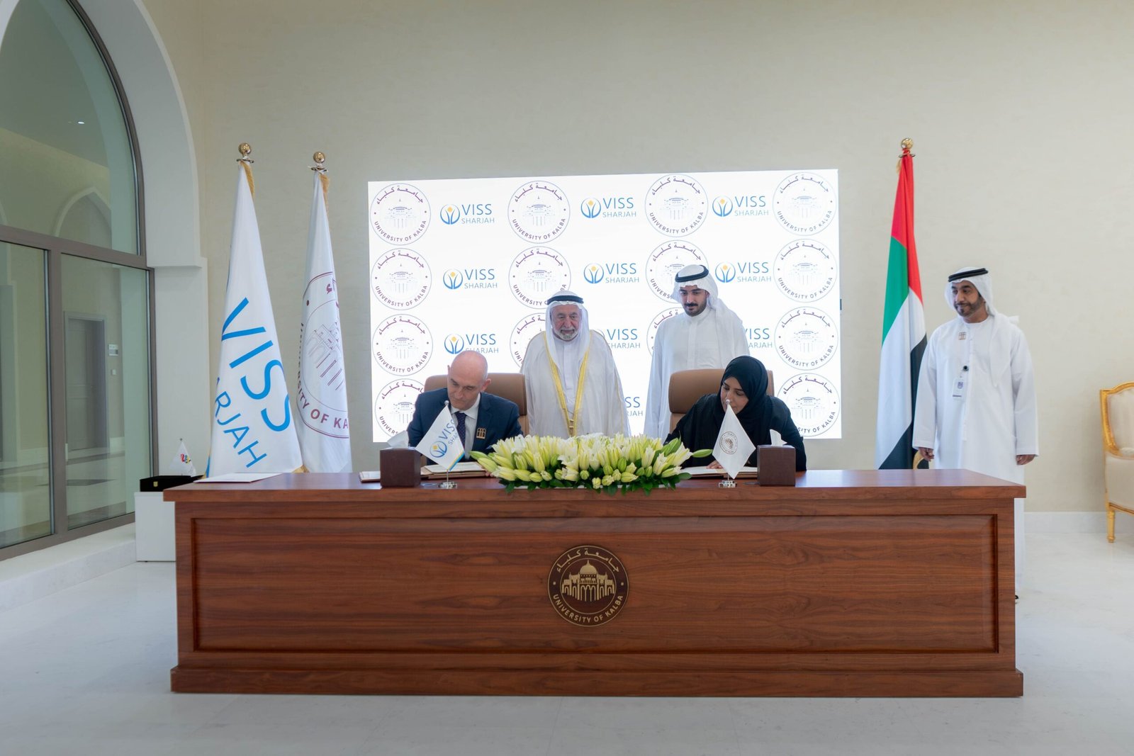 حاكم الشارقة يشهد توقيع مذكرة تفاهم بين جامعة كلباء ومدرسة فكتوريا الدولية 1 حاكم الشارقة يشهد توقيع مذكرة تفاهم بين جامعة كلباء ومدرسة فكتوريا الدولية