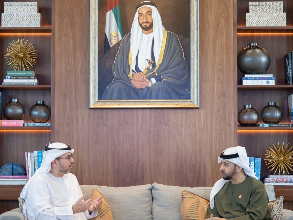 حمدان بن زايد يستقبل وفدا من "قطارات الاتحاد" ويطلع على مستجدات مشروع السكك الحديدية الوطنية