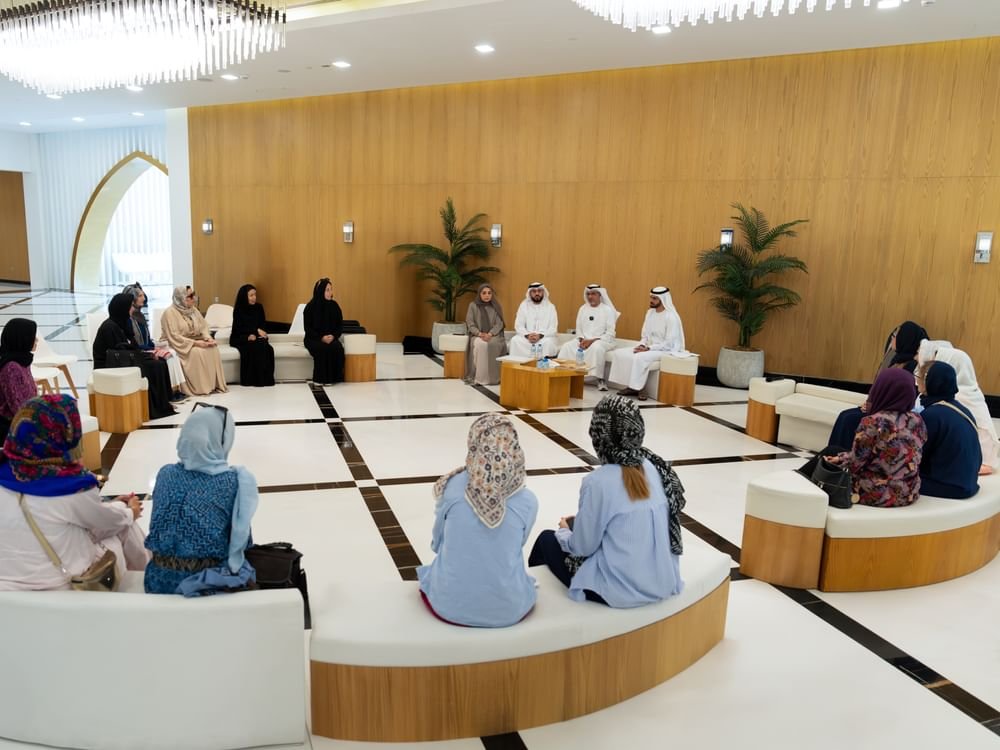 جامع الشيخ زايد الكبير يستقبل وفدا فرنسيا ضمن برنامج "جسور" 1 جامع الشيخ زايد الكبير يستقبل وفدا فرنسيا ضمن برنامج "جسور"