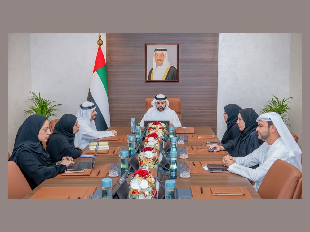 محمد الشرقي يلتقي فريق "الموارد البشرية بالفجيرة" ويطّلع على تقارير عملها ونتائج مبادراتها 1 محمد الشرقي يلتقي فريق "الموارد البشرية بالفجيرة" ويطّلع على تقارير عملها ونتائج مبادراتها