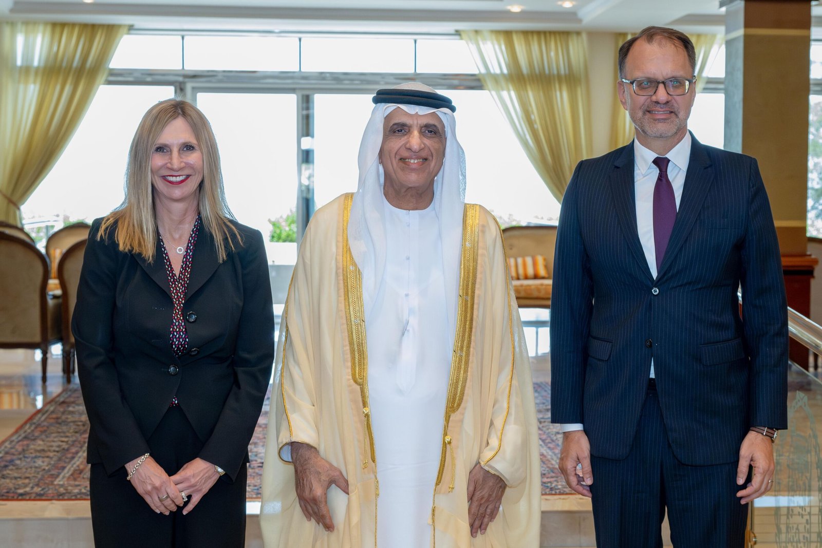 سعود بن صقر يستقبل القنصل الأمريكي والرئيسة التنفيذية لـشركة "إتش بي فولر" العالمية 1 سعود بن صقر