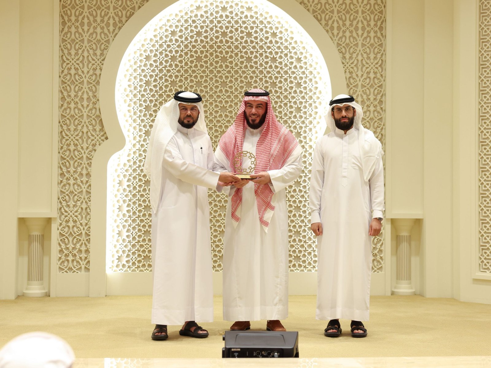 علماء وباحثون من 3 دول يبحثون في الشارقة الموسوعات القرآنية في العصر الحديث 1 علماء وباحثون من 3 دول يبحثون في الشارقة الموسوعات القرآنية في العصر الحديث