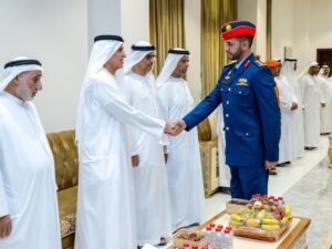 سعود بن صقر يقدم واجب العزاء في وفاة سعيد راشد الحمودي