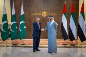 عبدالله بن زايد يستقبل نائب رئيس الوزراء وزير الخارجية الباكستاني