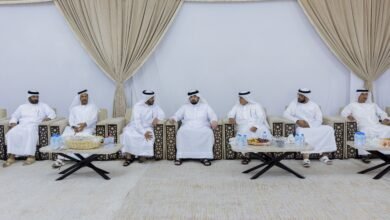 أحمد بن محمد يقدّم واجب العزاء في وفاة محمد سهيل العامري