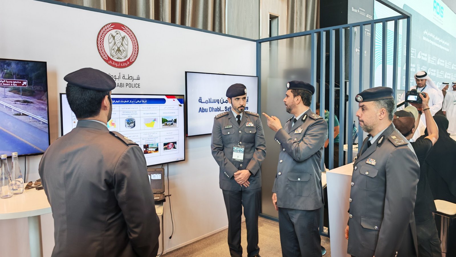 "شرطة أبوظبي" تشارك في قمة أبوظبي للبنية التحتية 2025 1 شرطة أبوظبي