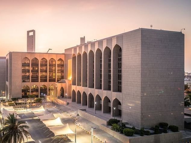 المصرف المركزي يلغي ترخيص "سندس للصرافة" ويفرض غرامة بـ10 ملايين درهم 1 المصرف المركزي يلغي ترخيص "سندس للصرافة" ويفرض غرامة بـ10 ملايين درهم