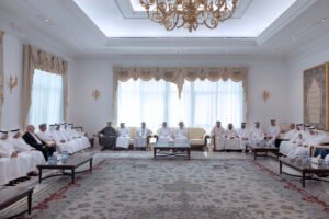 حمدان بن محمد يقدّم واجب العزاء في وفاة محمد إبراهيم عبيدالله