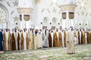 رئيس الدولة يؤدي صلاة عيد الأضحى في جامع الشيخ زايد في أبوظبي