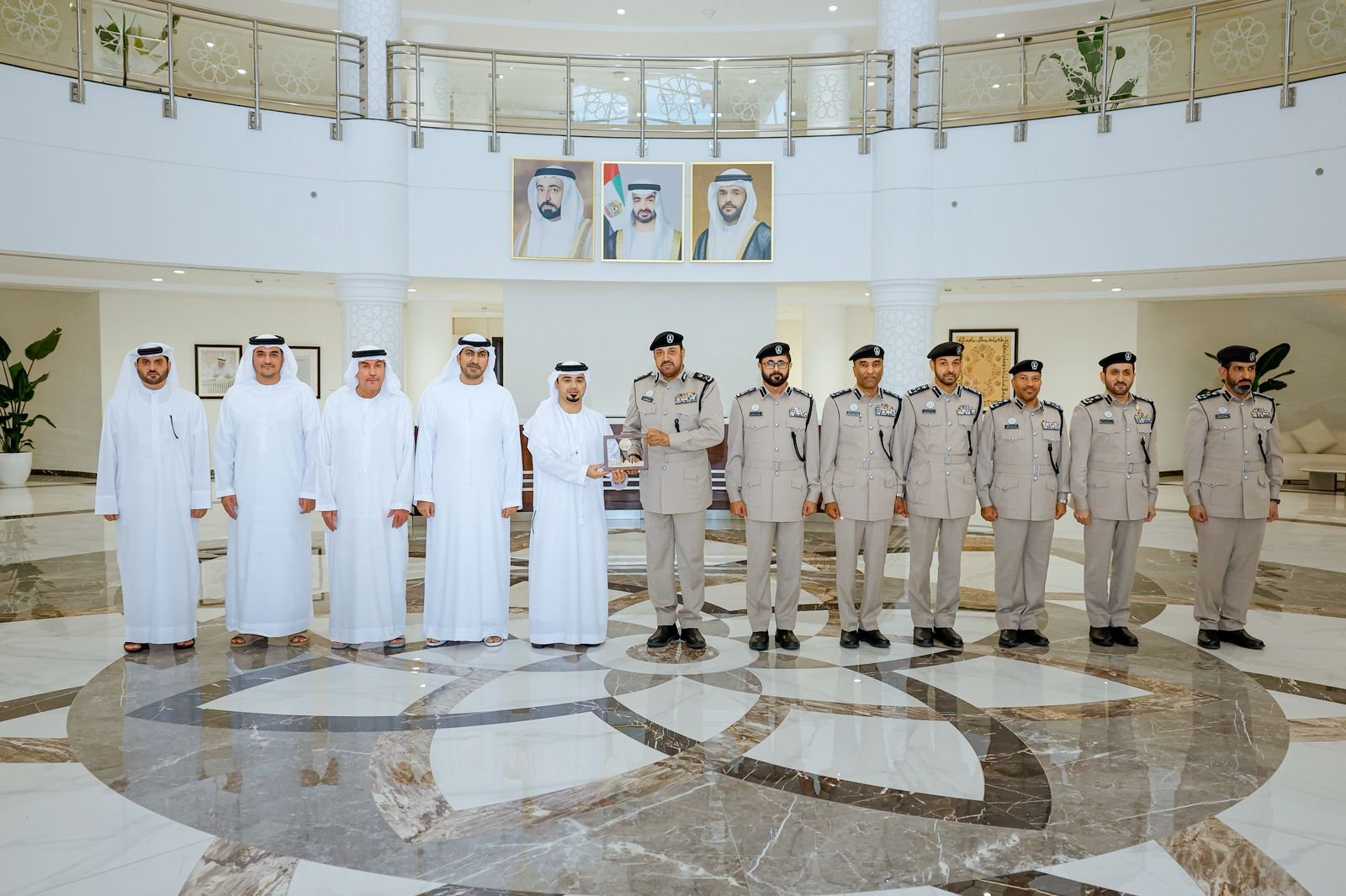 شرطة الشارقة وهيئة الثروة السمكية تبحثان سبل حماية البيئة البحرية 1 شرطة الشارقة وهيئة الثروة السمكية تبحثان سبل حماية البيئة البحرية