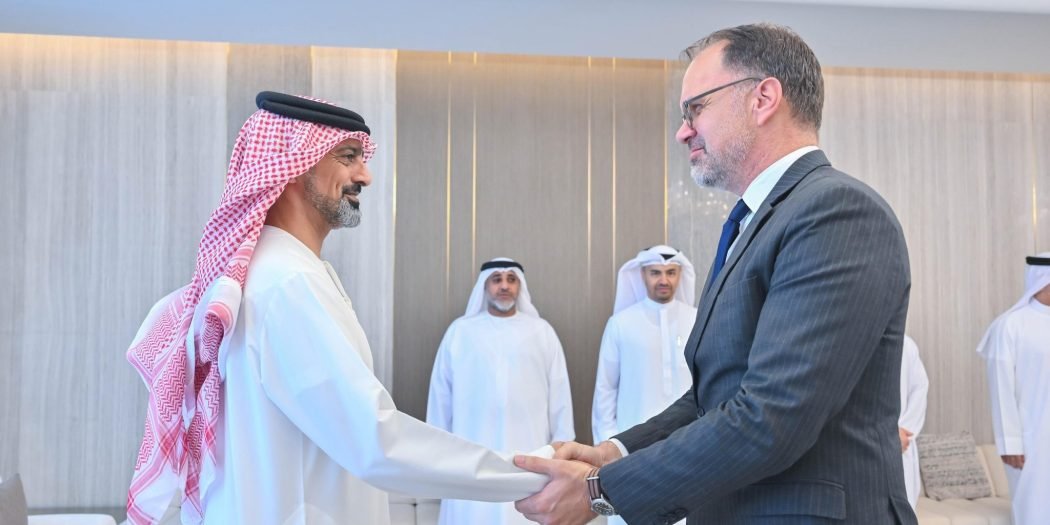 عمار بن حميد يلتقي قنصل عام الولايات المتحدة الأمريكية 1 عمار بن حميد يلتقي قنصل عام الولايات المتحدة الأمريكية