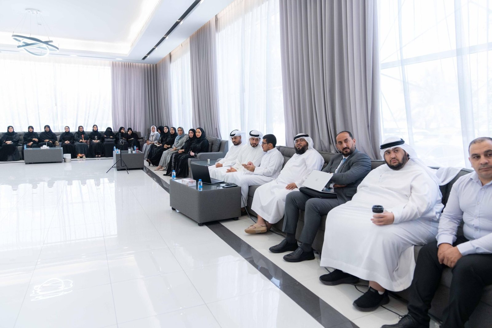 بلدية عجمان تنظم مع جهات النفع العام جلسة "حوار وشراكة لصيف هادف لأبنائنا" 1 بلدية عجمان تنظم مع جهات النفع العام جلسة "حوار وشراكة لصيف هادف لأبنائنا"