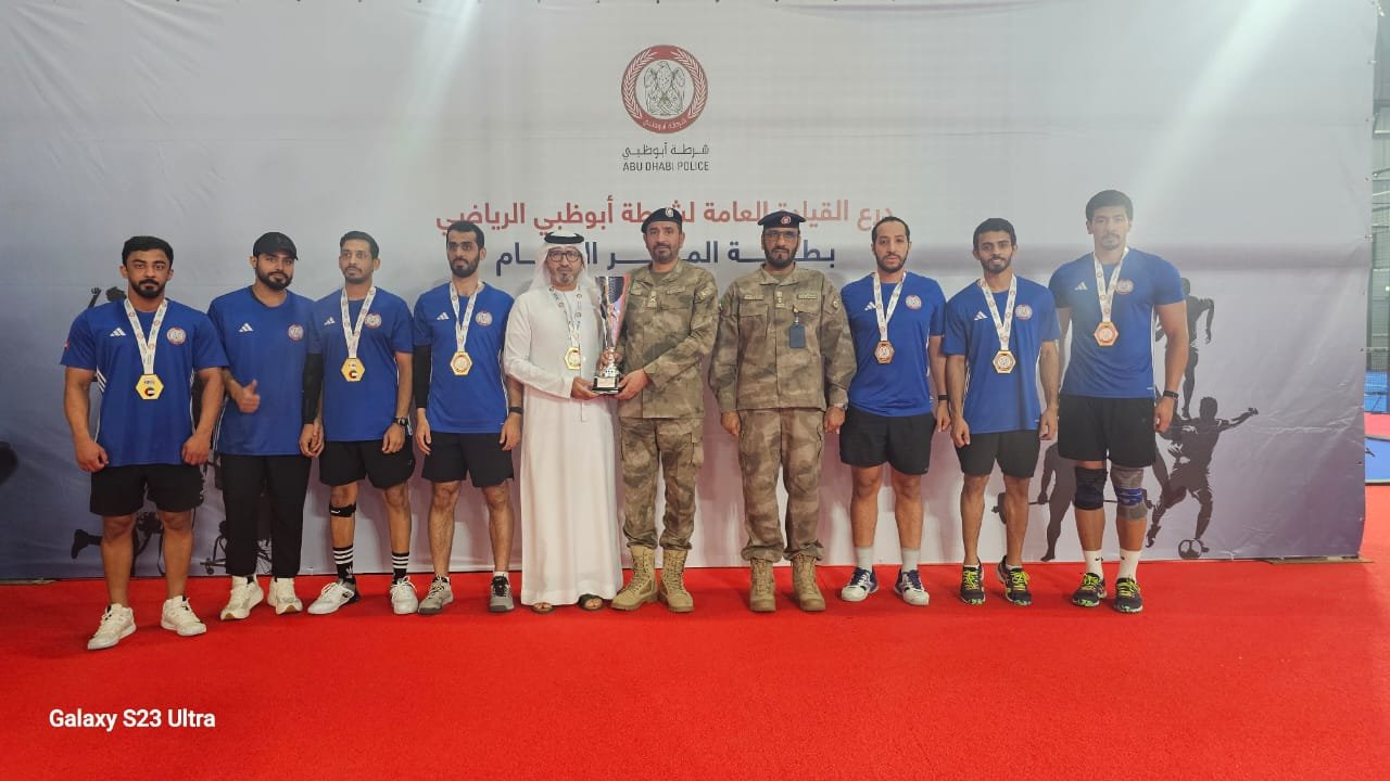 شرطة أبوظبي تكرم الفائزين بـ"بطولة المدير العام" للبادل تنس 1 شرطة أبوظبي