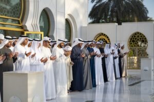 رئيس الدولة يؤدي صلاة عيد الأضحى في جامع الشيخ زايد في أبوظبي