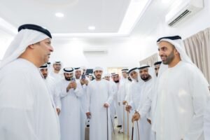 ولي عهد رأس الخيمة يلتقي أبناء قبيلة الحبوس في مجلس "البيت متوحد"