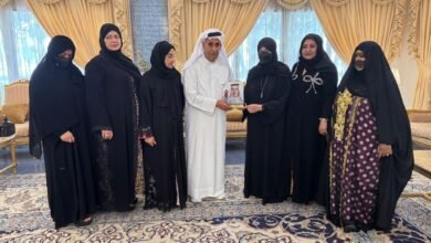 عبدالملك بن كايد يلتقي وفدا من جمعية الإمارات لرعاية وبر الوالدين